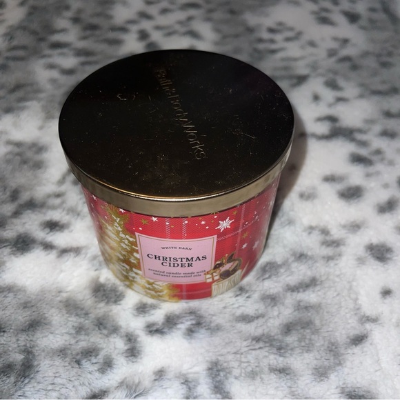 White barn candle - Picture 1 of 7